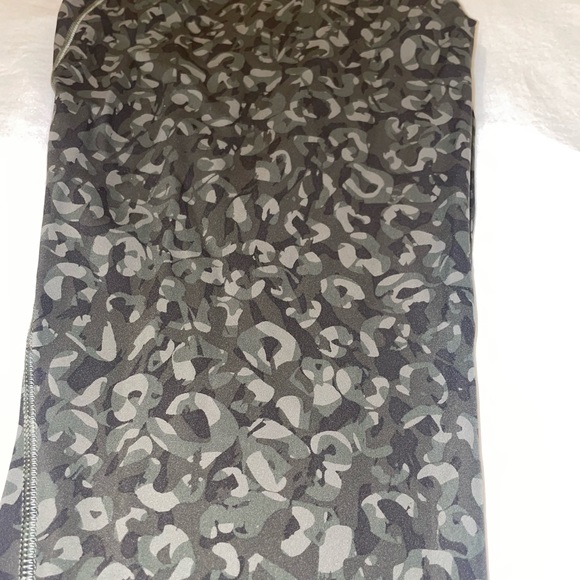 Lululemon Leggings - Size 4 - Picture 3 of 5